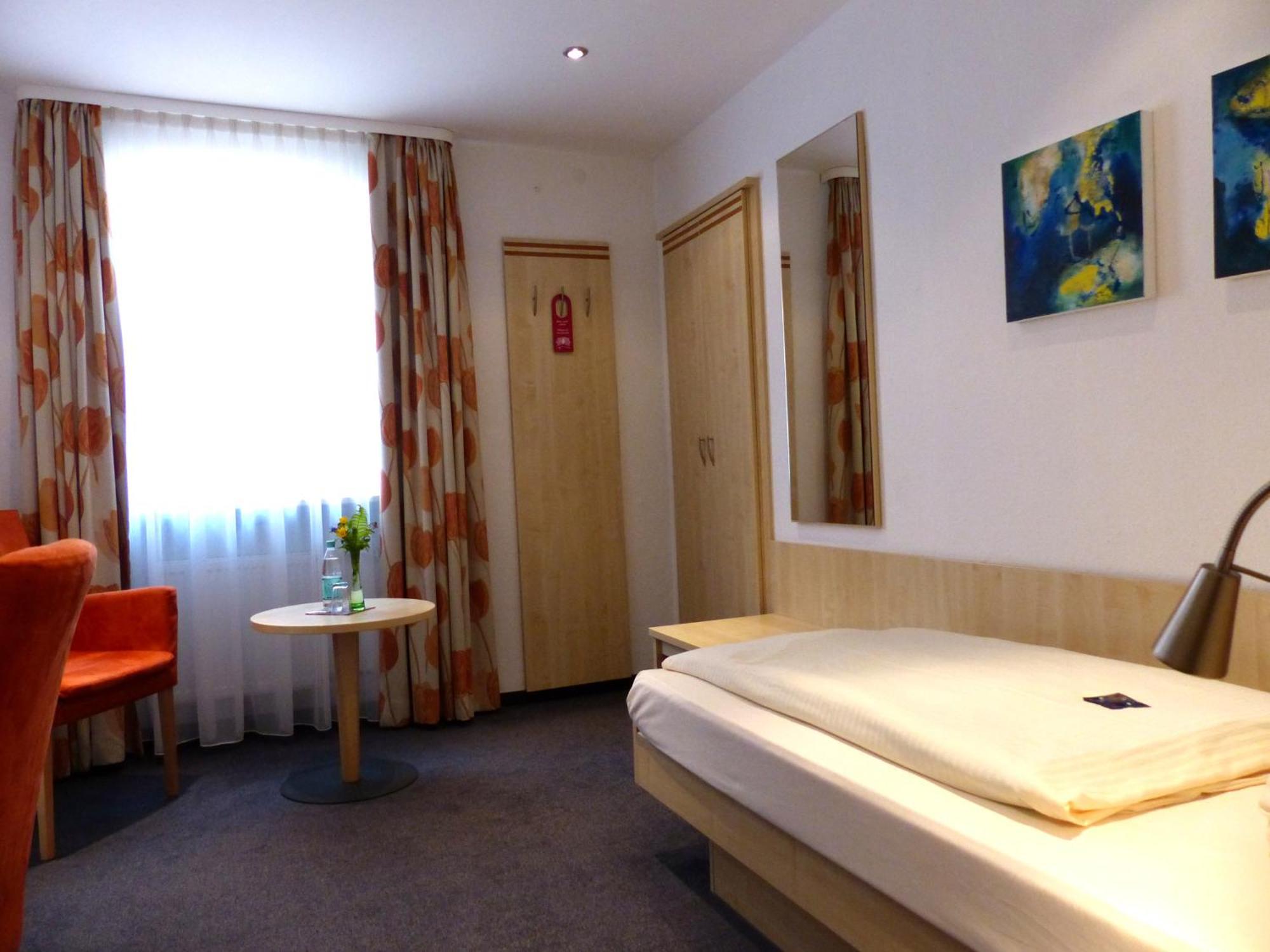 Hasi'S Hotel Grafing Kültér fotó